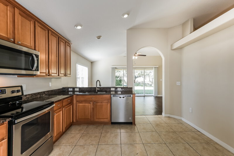 2,030/Mo, 2419 Hamlet Cir Lakeland, FL 33810 Kitchen View