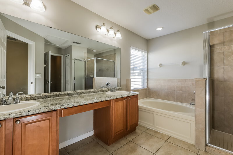 2,030/Mo, 2419 Hamlet Cir Lakeland, FL 33810 Main Bathroom View