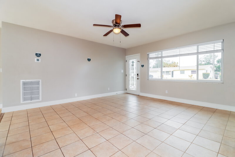 2,160/Mo, 3608 Sunfish Drive Se Saint Petersburg, FL 33705 Living Room View