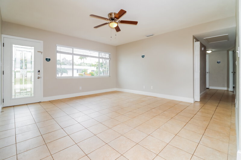 2,160/Mo, 3608 Sunfish Drive Se Saint Petersburg, FL 33705 Living Room View 2