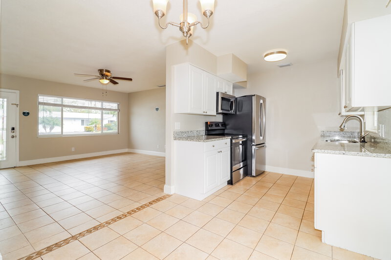 2,160/Mo, 3608 Sunfish Drive Se Saint Petersburg, FL 33705 Dining Room View 2