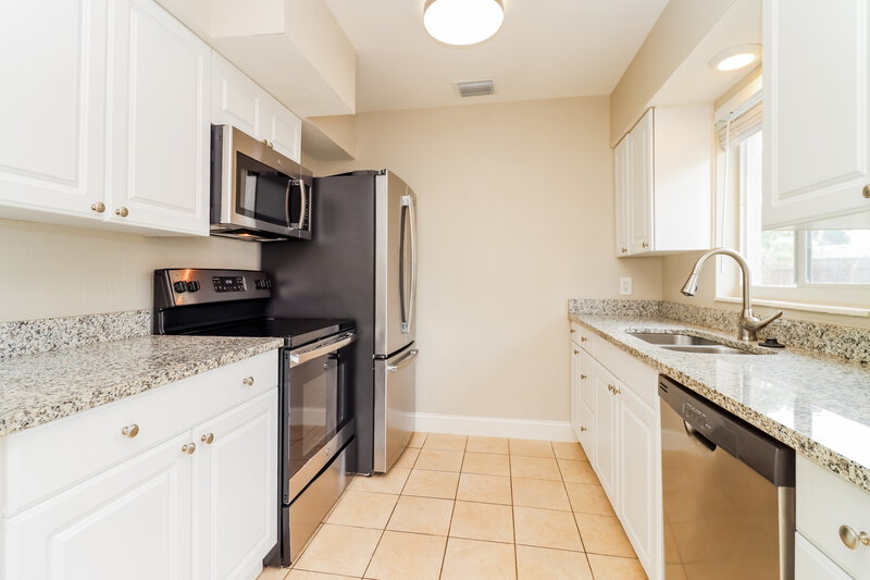 2,160/Mo, 3608 Sunfish Drive Se Saint Petersburg, FL 33705 Kitchen View