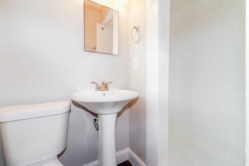 2,160/Mo, 3608 Sunfish Drive Se Saint Petersburg, FL 33705 Main Bathroom View