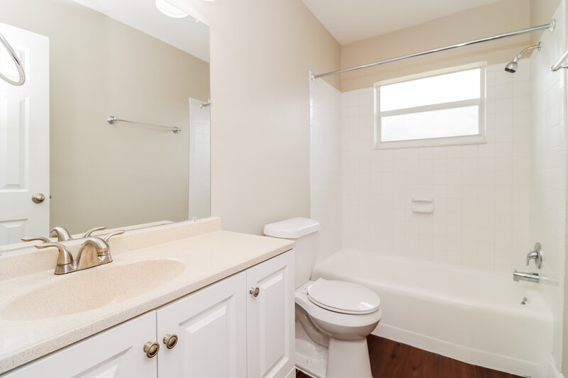 2,160/Mo, 3608 Sunfish Drive Se Saint Petersburg, FL 33705 Bathroom View