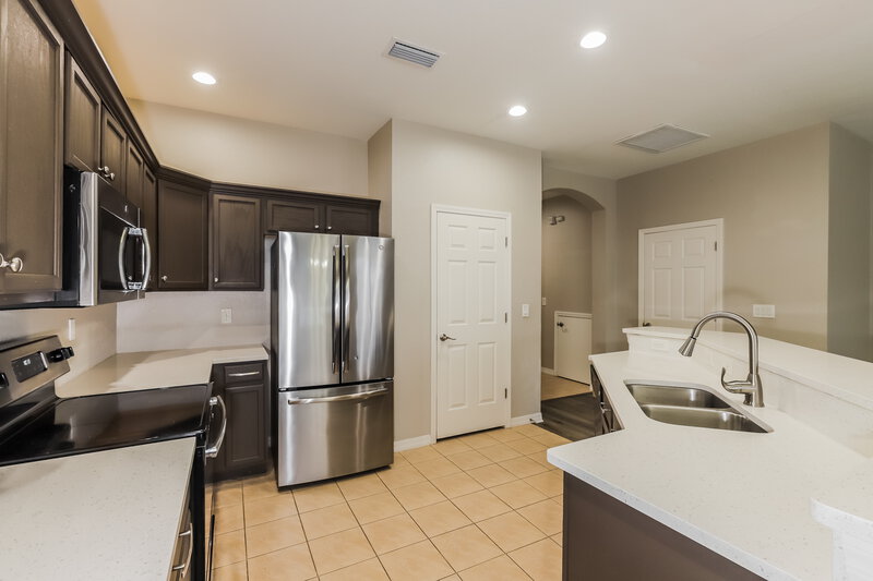 2,050/Mo, 1218 SUMMERGATE DR Valrico, FL 33594 Kitchen View