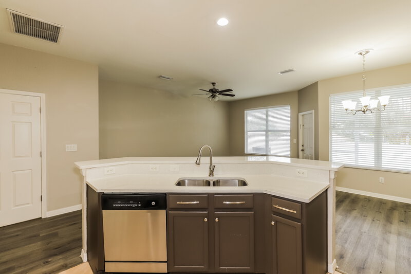 2,050/Mo, 1218 SUMMERGATE DR Valrico, FL 33594 Kitchen View 3