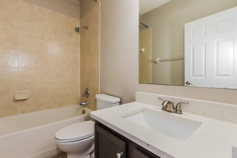 2,050/Mo, 1218 SUMMERGATE DR Valrico, FL 33594 Bathroom View