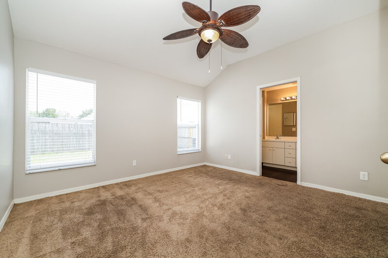 1,975/Mo, 7556 Oxford Garden Cir Apollo Beach, FL 33572 Main Bedroom View