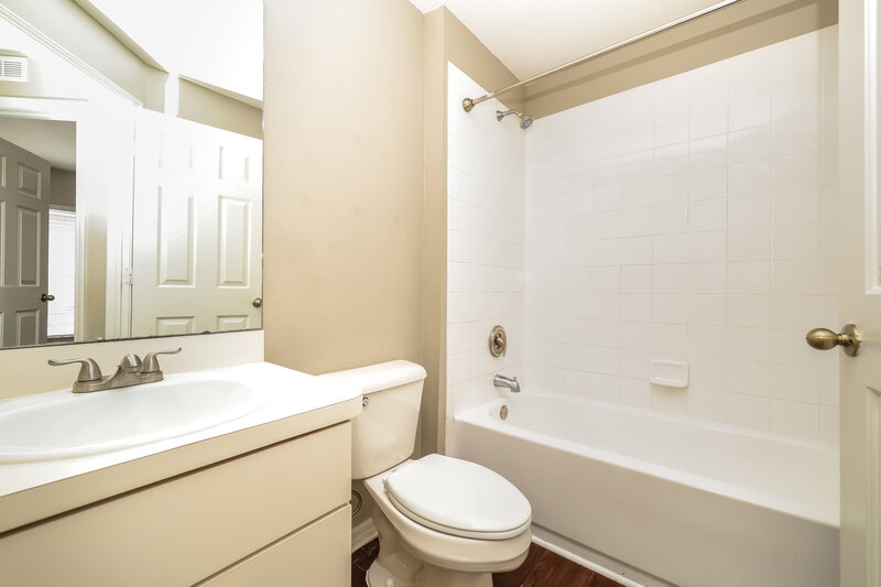1,975/Mo, 7556 Oxford Garden Cir Apollo Beach, FL 33572 Bathroom View