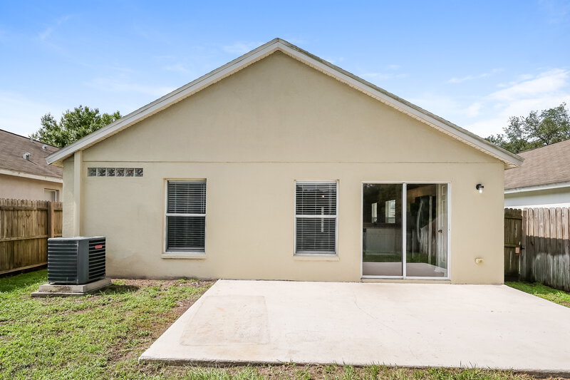 1,975/Mo, 7556 Oxford Garden Cir Apollo Beach, FL 33572 Rear View
