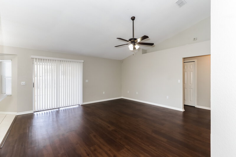 2,065/Mo, 7449 Jessamine Dr Lakeland, FL 33810 Living Room View 2