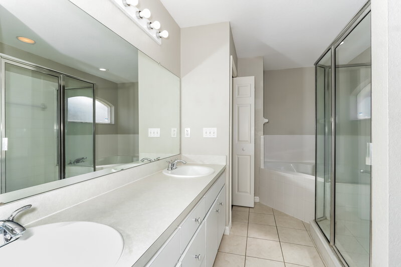 2,065/Mo, 7449 Jessamine Dr Lakeland, FL 33810 Main Bathroom View