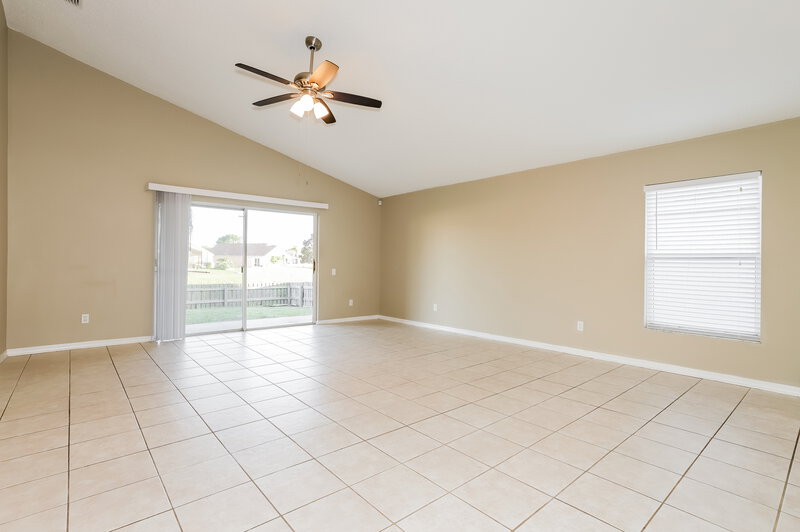 2,190/Mo, 10461 Hallmark Blvd Riverview, FL 33578 Living Room View 2