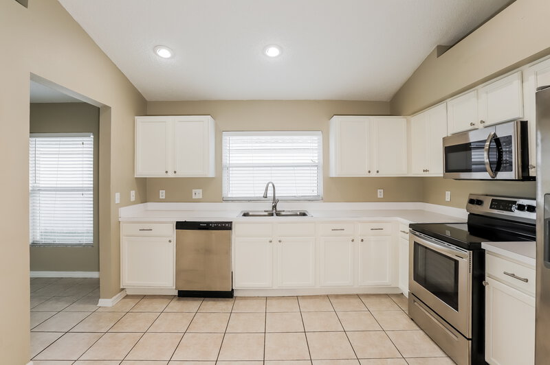 2,190/Mo, 10461 Hallmark Blvd Riverview, FL 33578 Kitchen View