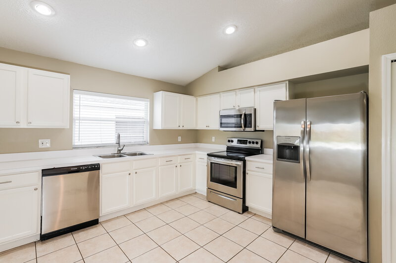 2,190/Mo, 10461 Hallmark Blvd Riverview, FL 33578 Kitchen View 2