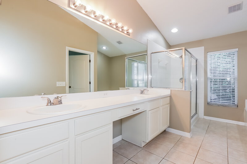 2,190/Mo, 10461 Hallmark Blvd Riverview, FL 33578 Main Bathroom View