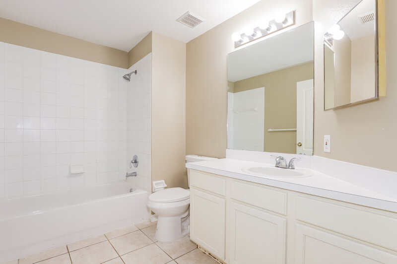 2,190/Mo, 10461 Hallmark Blvd Riverview, FL 33578 Bathroom View