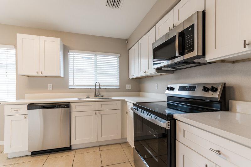 1,995/Mo, 11850 Brenford Crest Dr. Riverview, FL 33579 Kitchen View 2