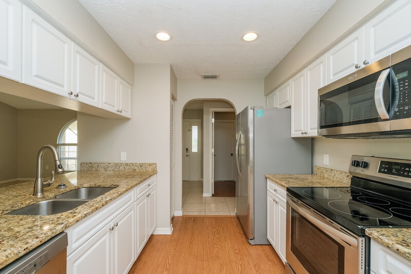 2,450/Mo, 4715 Whitetail Ln New Port Richey, FL 34653 Kitchen View 2