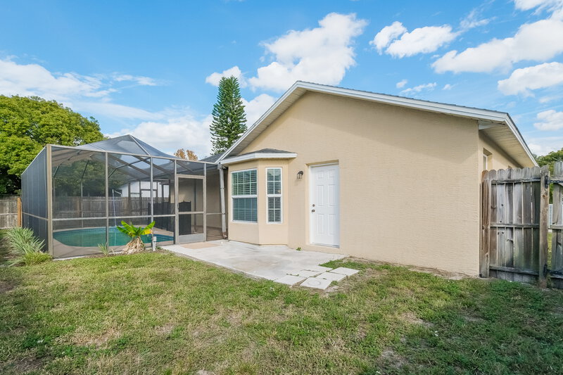2,450/Mo, 4715 Whitetail Ln New Port Richey, FL 34653 Rear View