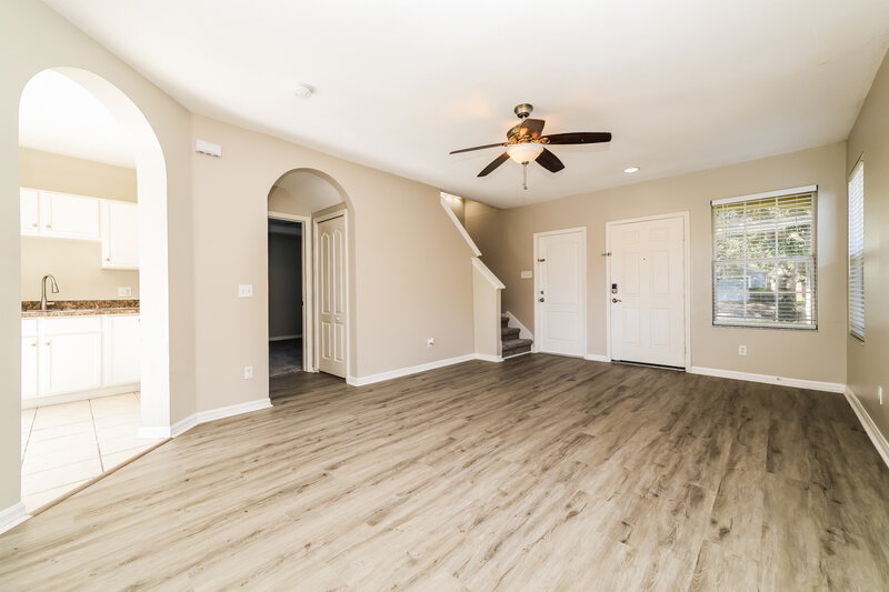 0/Mo, 10621 Navigation Dr Riverview, FL 33579 Living Room View 2