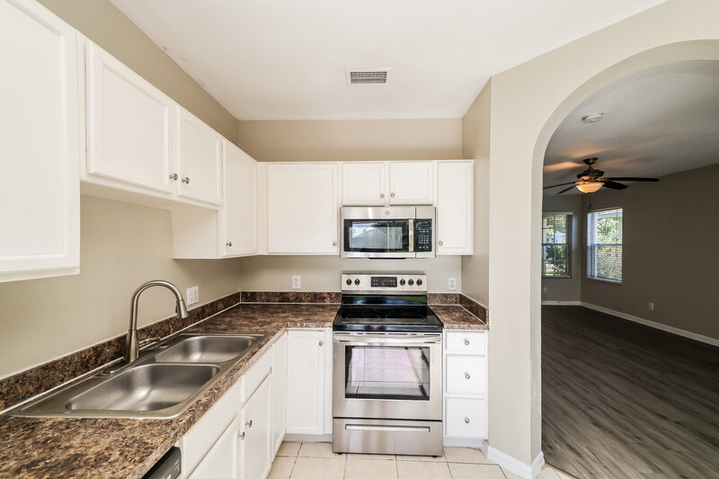 0/Mo, 10621 Navigation Dr Riverview, FL 33579 Kitchen View