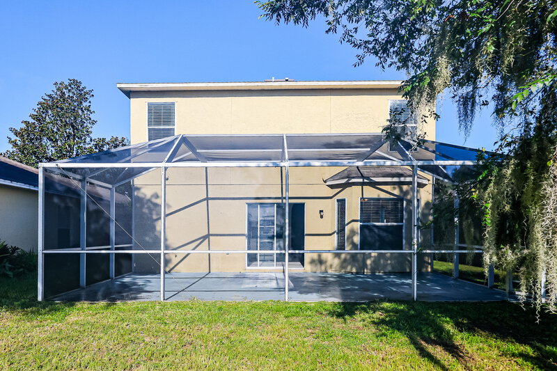 0/Mo, 10621 Navigation Dr Riverview, FL 33579 Rear View