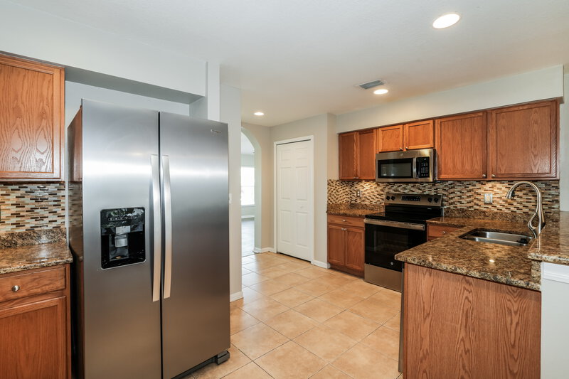 2,220/Mo, 11841 Brenford Crest Riverview, FL 33579 Kitchen View