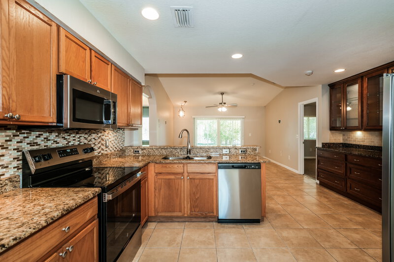 2,220/Mo, 11841 Brenford Crest Riverview, FL 33579 Kitchen View 2