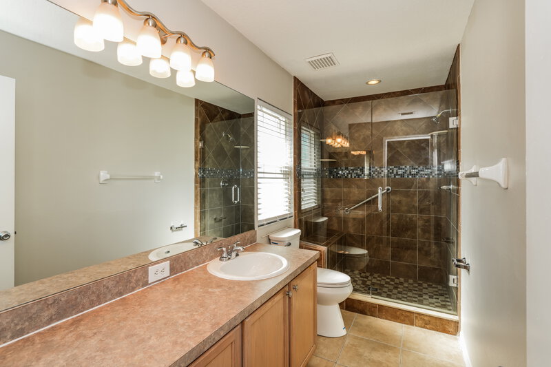 2,220/Mo, 11841 Brenford Crest Riverview, FL 33579 Main Bathroom View