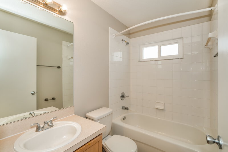 2,220/Mo, 11841 Brenford Crest Riverview, FL 33579 Bathroom View