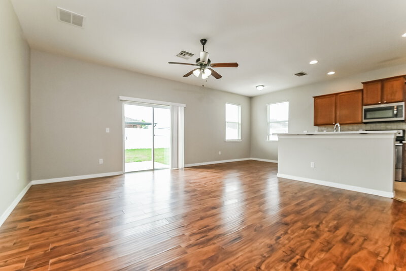 1,940/Mo, 609 19th St NW Ruskin, FL 33570 Living Room View