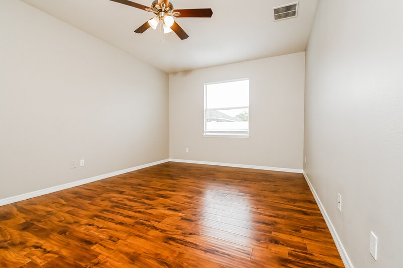 1,940/Mo, 609 19th St NW Ruskin, FL 33570 Main Bedroom View