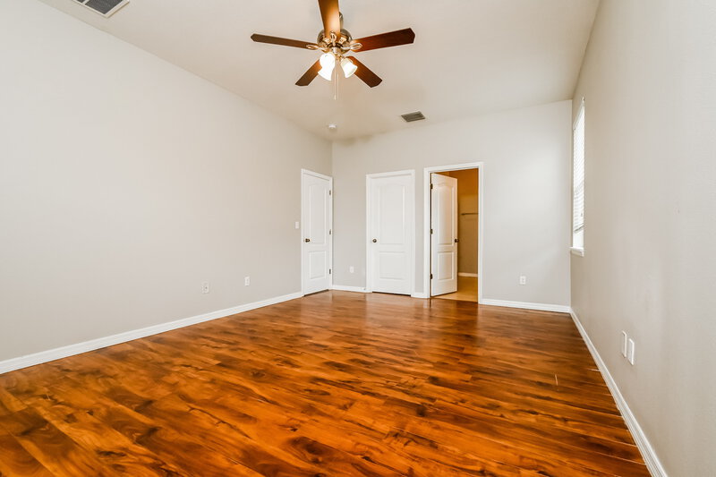 1,940/Mo, 609 19th St NW Ruskin, FL 33570 Main Bedroom View 2