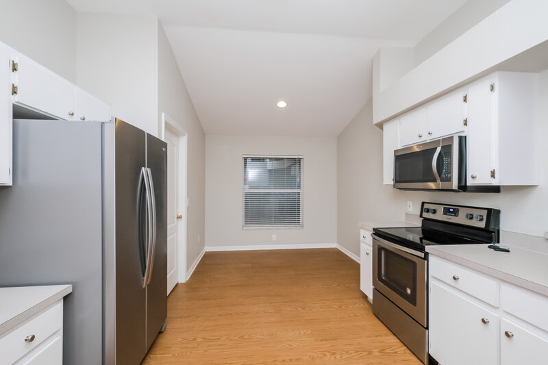 2,240/Mo, 9708 Laurel Ledge Dr Riverview, FL 33569 Kitchen View 2