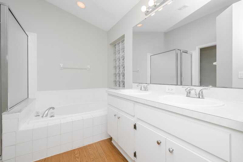 2,240/Mo, 9708 Laurel Ledge Dr Riverview, FL 33569 Main Bathroom View