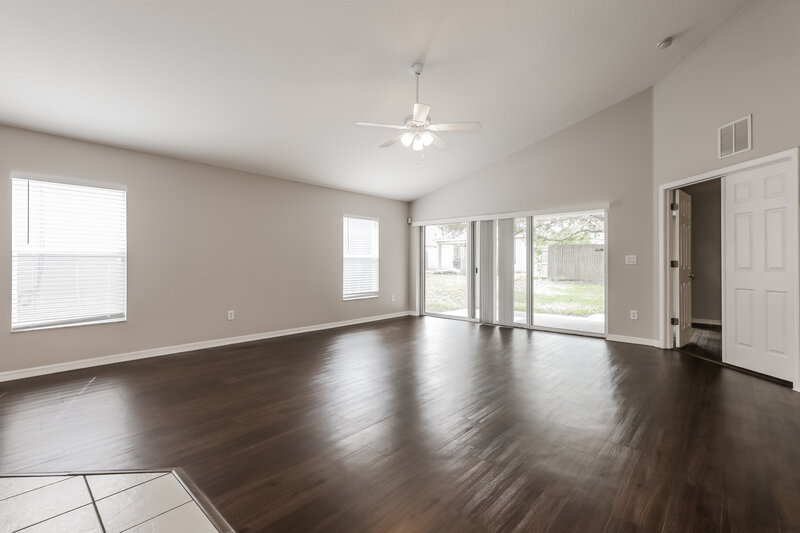 2,000/Mo, 11111 Newbridge Dr Riverview, FL 33579 Living Room View