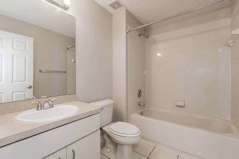 2,000/Mo, 11111 Newbridge Dr Riverview, FL 33579 Bathroom View