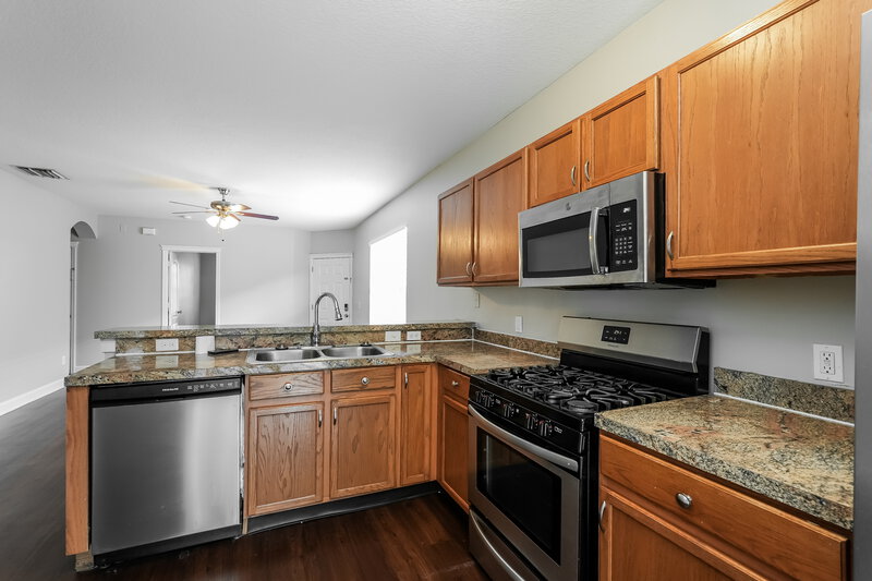 2,040/Mo, 7806 Bristol Park Drive Apollo Beach, FL 33572 Kitchen View 2
