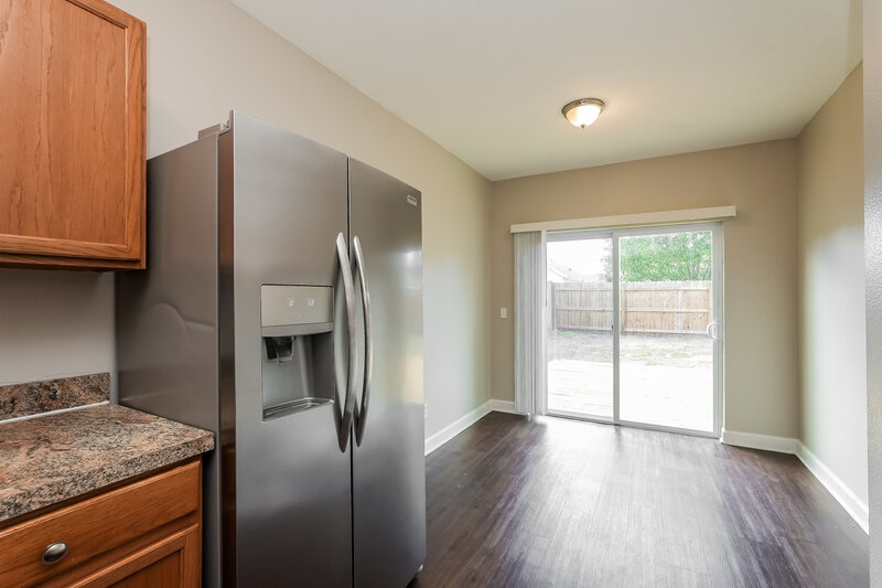 2,040/Mo, 7806 Bristol Park Drive Apollo Beach, FL 33572 Kitchen View 3