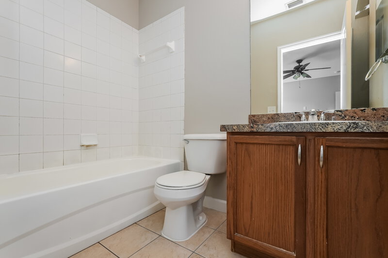 2,040/Mo, 7806 Bristol Park Drive Apollo Beach, FL 33572 Main Bathroom View