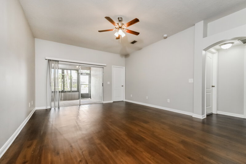 2,130/Mo, 7011 Monarch Park Dr Apollo Beach, FL 33572 Living Room View