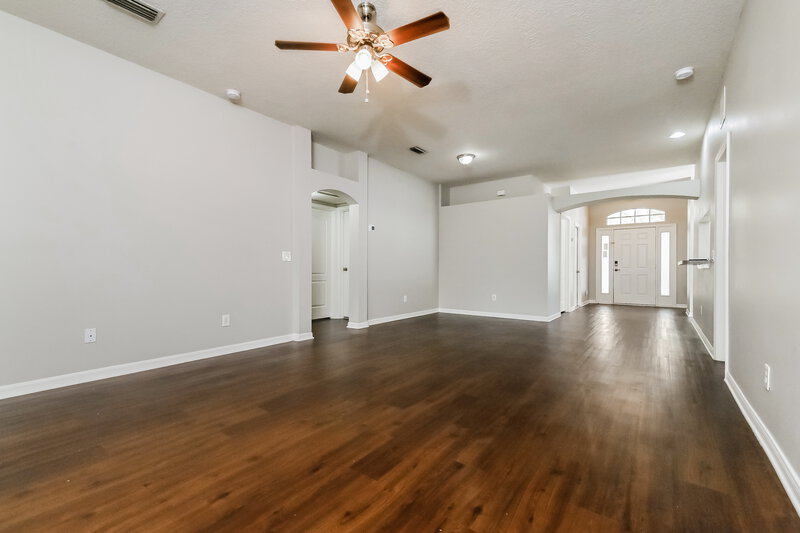 2,130/Mo, 7011 Monarch Park Dr Apollo Beach, FL 33572 Living Room View 2