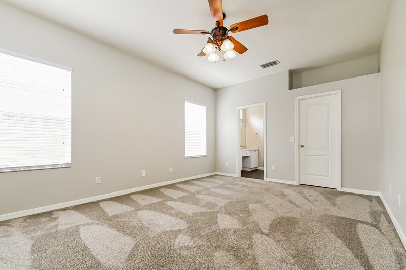 2,130/Mo, 7011 Monarch Park Dr Apollo Beach, FL 33572 Main Bedroom View