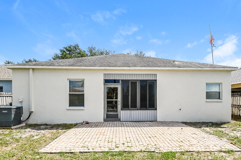 2,130/Mo, 7011 Monarch Park Dr Apollo Beach, FL 33572 Rear View