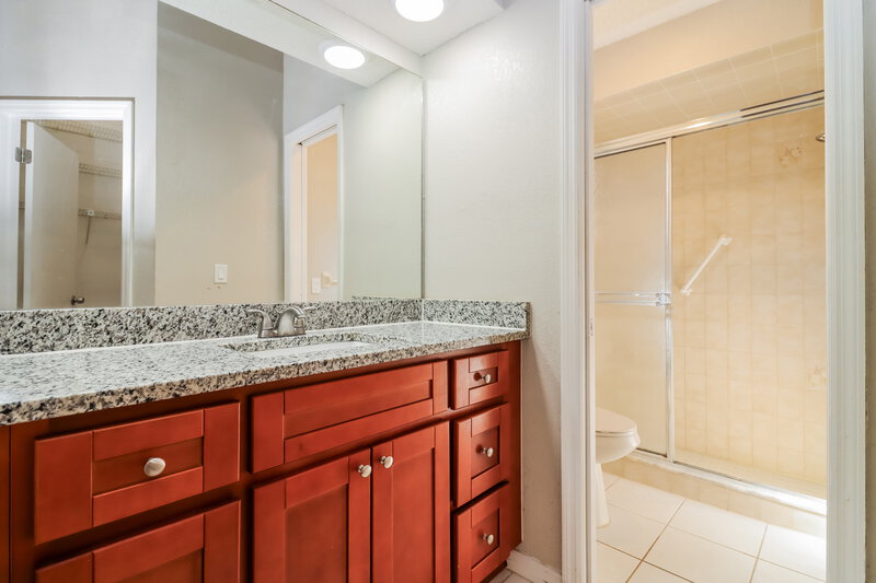 1,980/Mo, 4726 Addax Dr New Port Richey, FL 34653 Main Bathroom View