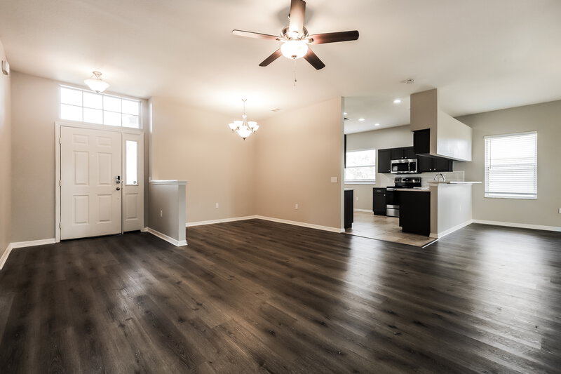 2,095/Mo, 10860 CARLOWAY HILLS DRIVE Wimauma, FL 33598 Living Room View 2