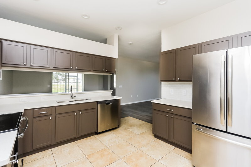 2,095/Mo, 10860 CARLOWAY HILLS DRIVE Wimauma, FL 33598 Kitchen View 2