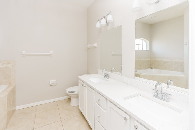 2,095/Mo, 10860 CARLOWAY HILLS DRIVE Wimauma, FL 33598 Main Bathroom View