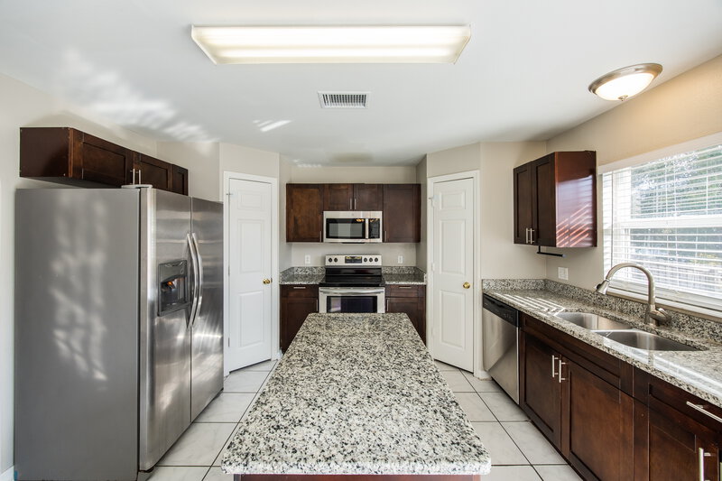 2,410/Mo, 1336 Dragon Head Dr Valrico, FL 33594 Kitchen View